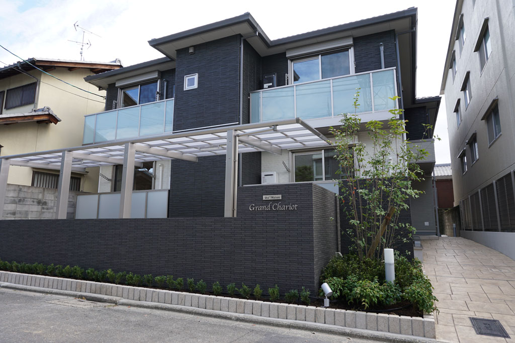 京都大学そば積水ハウス施工の学生専用新築マンション（シャーメゾン）「グランシャリオ」の外観写真。